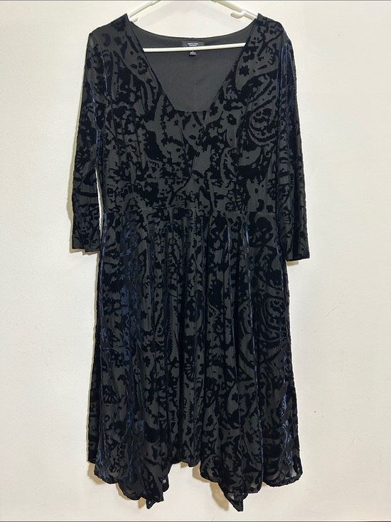 Simply Vera Vera Wang Dresses & Skirts - Simply Vera Vera Wang Black Velvet Burnout Long-Sleeve Dress